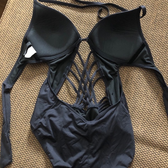 Kenneth Cole Bikini - Picture 4 of 5